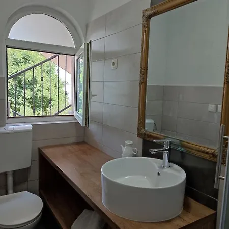 Botanica Apartment *